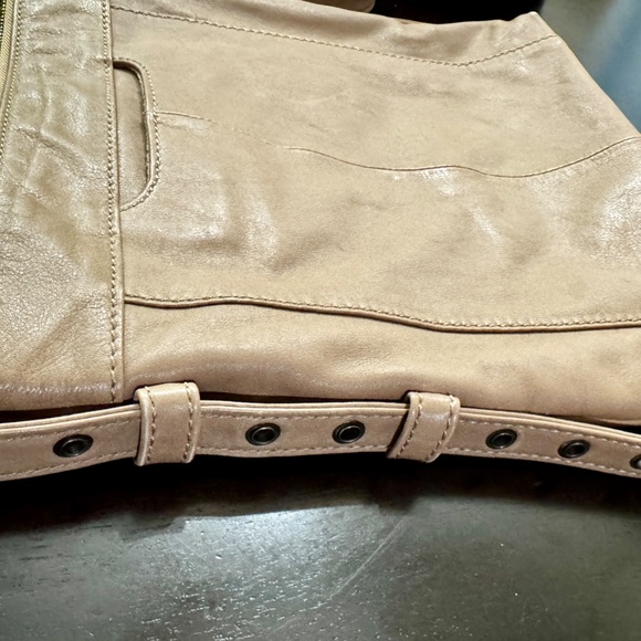 HOBO Crusade 100% Leather Large Crossbody Taupe - Picture 4 of 16